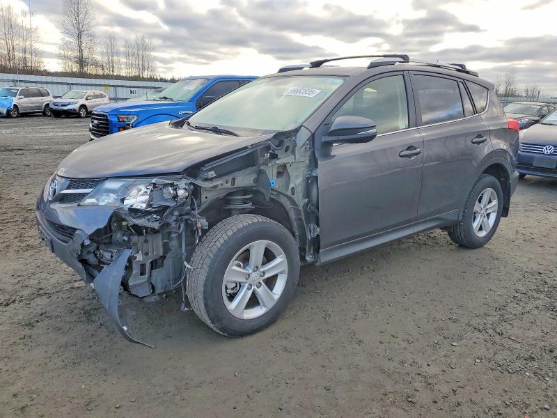 TOYOTA RAV4 XLE 2014 z numerem VIN JTMRFREV2EJ010030 - Zdjęcie z aukcji