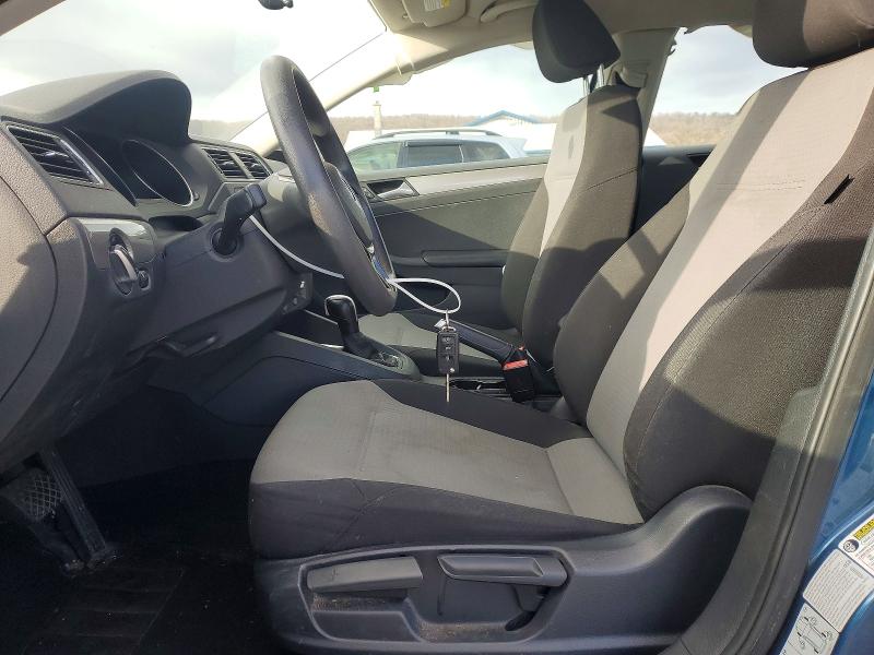Photo 7 from auction – 2017 VOLKSWAGEN JETTA S with VIN 3VW2B7AJ3HM261812