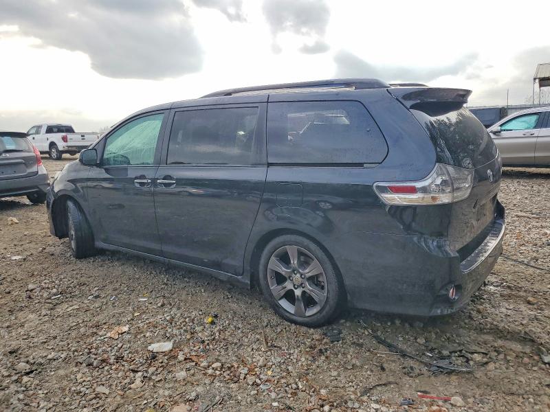 Photo 2 from auction – 2016 TOYOTA SIENNA SE with VIN 5TDXK3DC3GS715618