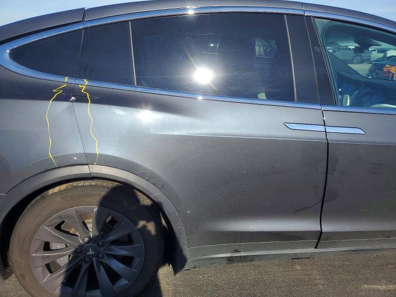 Photo 11 from auction – 2018 TESLA MODEL X with VIN 5YJXCAE20JF112922