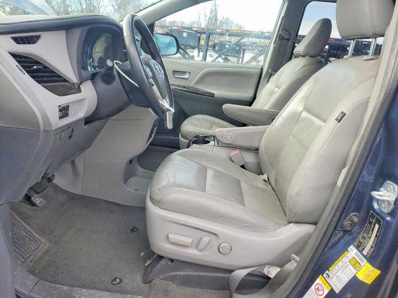 Photo 7 from auction – 2018 TOYOTA SIENNA XLE with VIN 5TDDZ3DC8JS196832