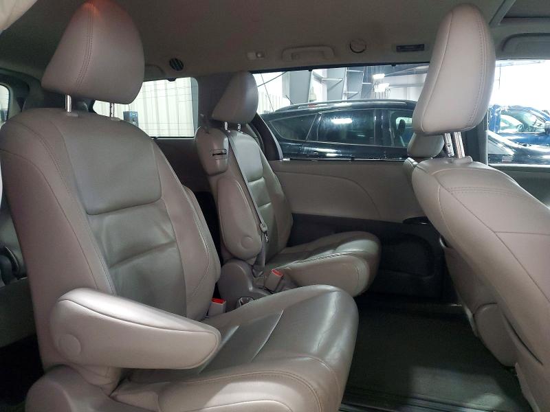 Photo 11 from auction – 2015 TOYOTA SIENNA XLE with VIN 5TDYK3DC6FS555253