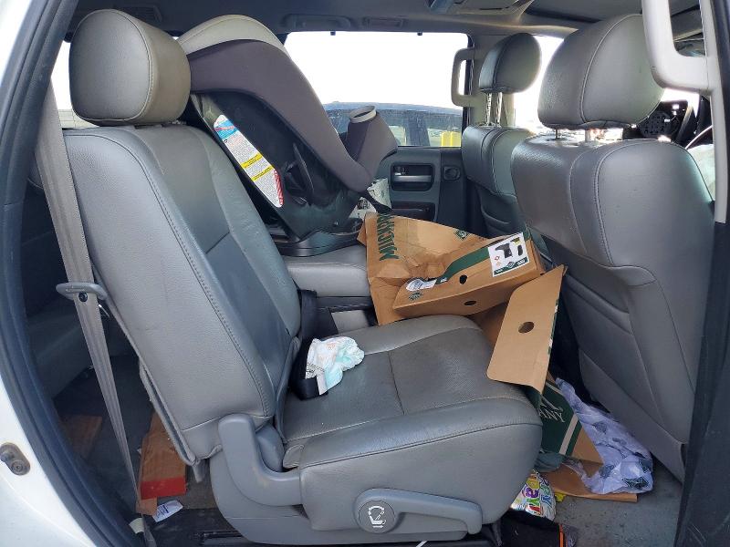 Photo 11 from auction – 2011 TOYOTA SEQUOIA with VIN 5TDDW5G17BS041415