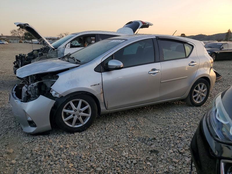TOYOTA PRIUS C 2014 with VIN JTDKDTB34E1082239 - Photo from auction