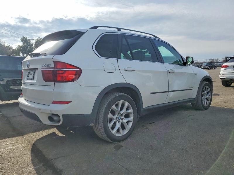 Photo 3 from auction – 2013 BMW X5 XDRIVE3 with VIN 5UXZV4C55D0E05379