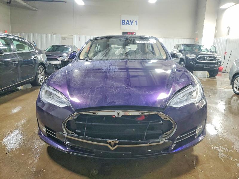 Photo 5 from auction – 2015 TESLA MODEL S with VIN 5YJSA1H41FF083208