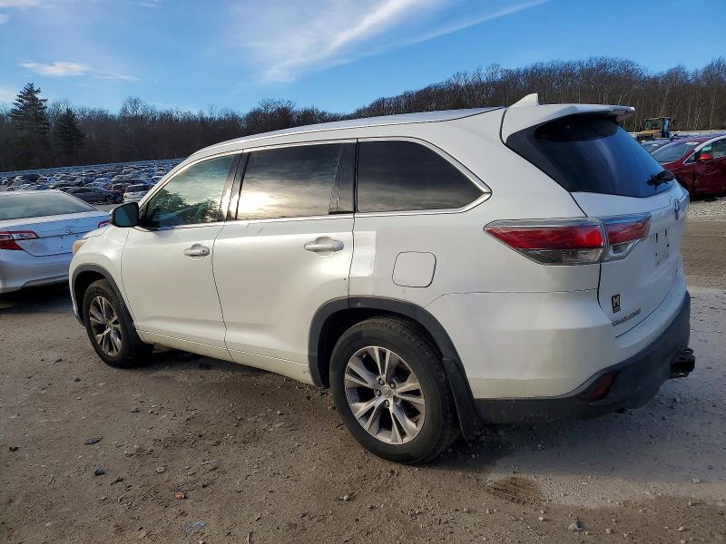 Photo 2 from auction – 2015 TOYOTA HIGHLANDER with VIN 5TDJKRFH2FS208645