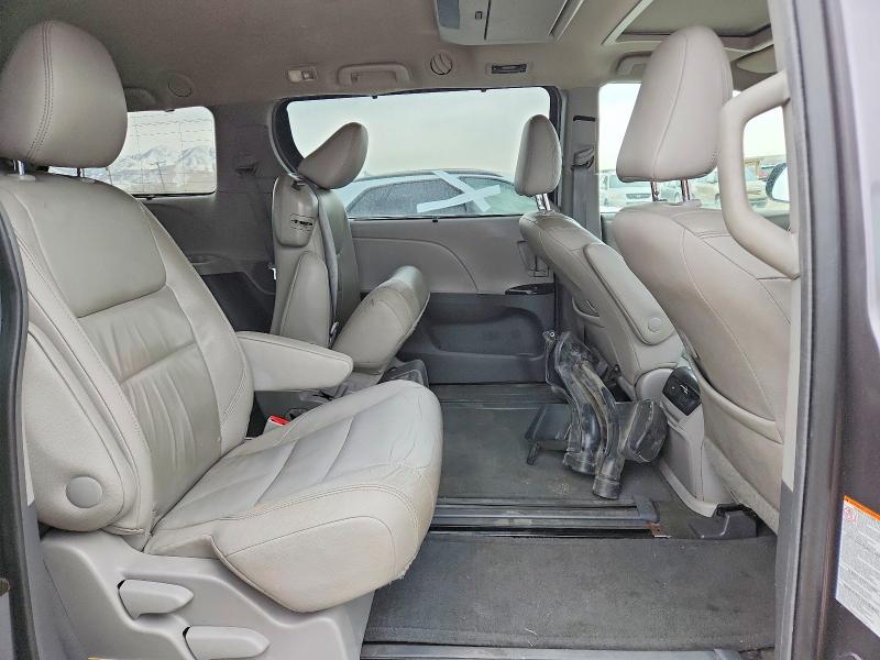 Photo 11 from auction – 2015 TOYOTA SIENNA XLE with VIN 5TDYK3DC5FS639760