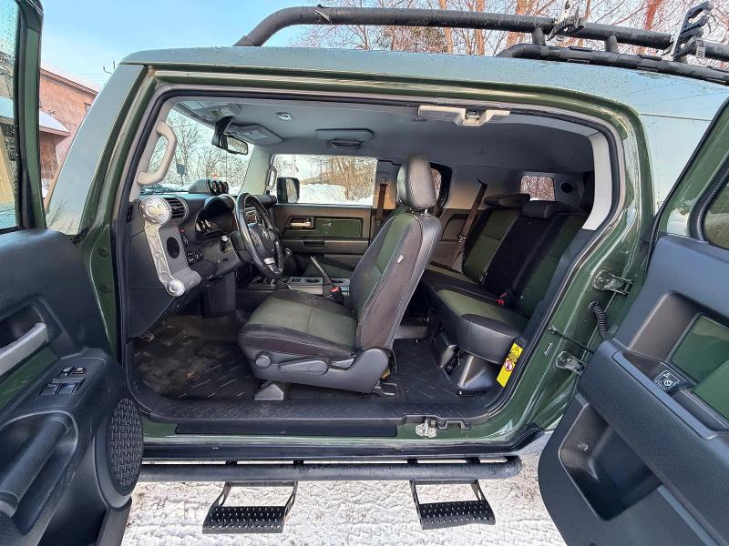 Photo 6 from auction – 2011 TOYOTA FJ CRUISER with VIN JTEBU4BF2BK107897