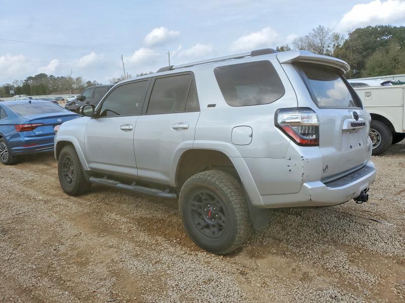 Photo 2 from auction – 2023 TOYOTA 4RUNNER SR with VIN JTEFU5JR5P5291869