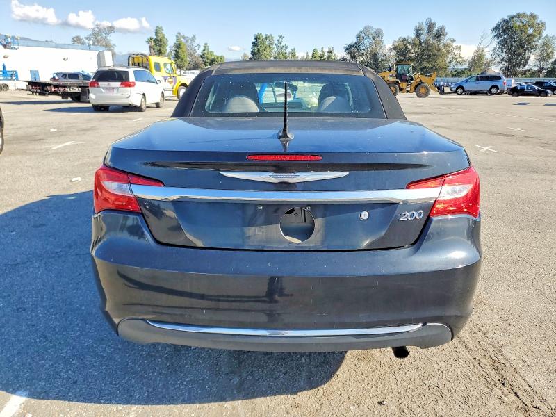 Photo 6 from auction – 2013 CHRYSLER 200 TOURIN with VIN 1C3BCBEB1DN532974