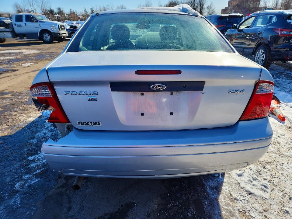 Photo 6 from auction – 2005 FORD FOCUS ZX4 with VIN 1FAFP34N35W310778
