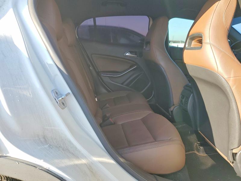 Photo 10 from auction – 2015 MERCEDES-BENZ GLA with VIN WDCTG4EB2FJ119501