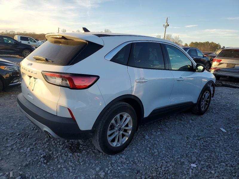Photo 3 from auction – 2022 FORD ESCAPE SE with VIN 1FMCU0G68NUB32771