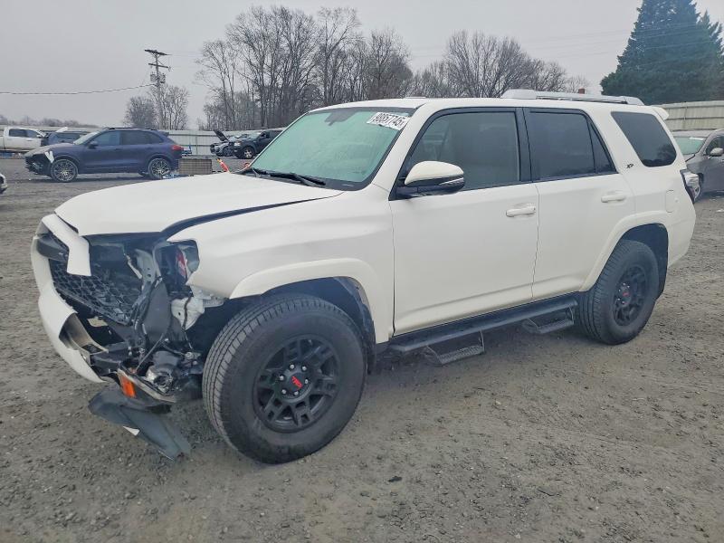TOYOTA 4RUNNER SR 2018 with VIN JTEBU5JR1J5546538 - Photo from auction