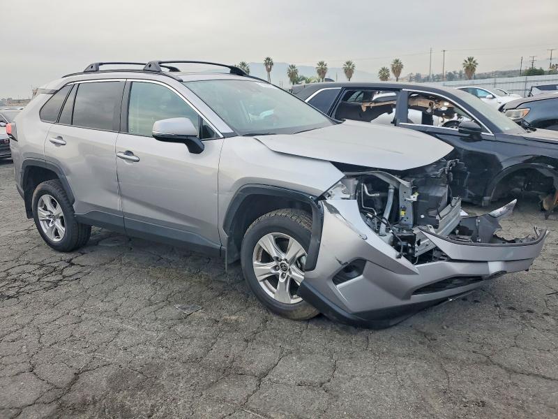 Photo 4 from auction – 2021 TOYOTA RAV4 XLE with VIN 2T3W1RFV6MC147585
