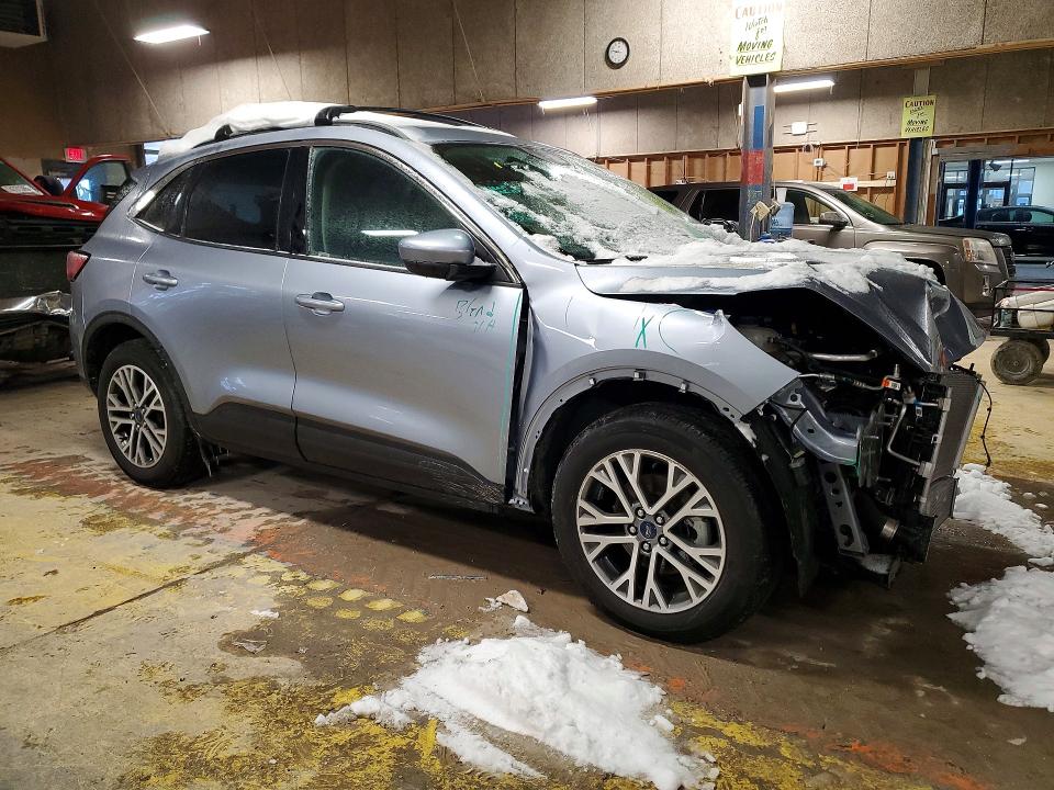Photo 4 from auction – 2022 FORD ESCAPE with VIN 1FMCU9H95NUA04050