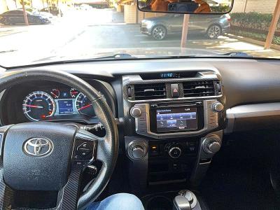 Photo 9 from auction – 2018 TOYOTA 4RUNNER SR with VIN JTEBU5JR3J5591030