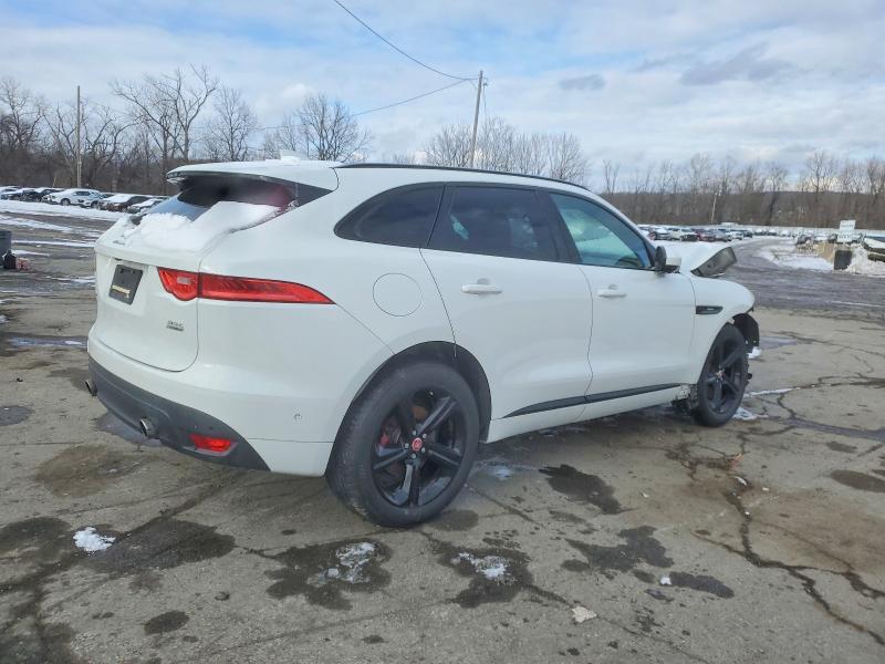 Photo 3 from auction – 2017 JAGUAR F-PACE R - with VIN SADCL2BV9HA891411