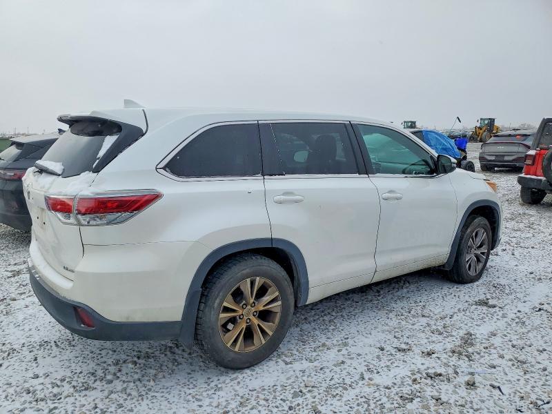 Photo 3 from auction – 2015 TOYOTA HIGHLANDER with VIN 5TDBKRFH4FS202785