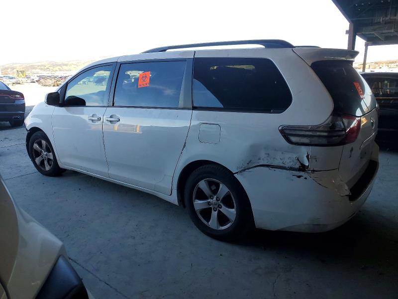 Photo 2 from auction – 2015 TOYOTA SIENNA LE with VIN 5TDKK3DC4FS545231