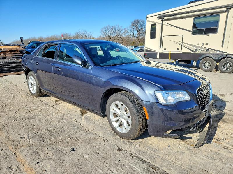 Photo 4 from auction – 2016 CHRYSLER 300 LIMITE with VIN 2C3CCAAG2GH243714