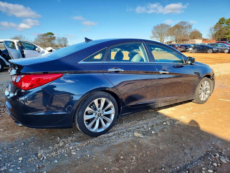 Photo 3 from auction – 2011 HYUNDAI SONATA SE with VIN 5NPEC4AC1BH144613
