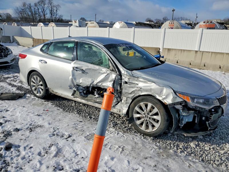 Photo 4 from auction – 2016 KIA OPTIMA EX with VIN 5XXGU4L39GG070802