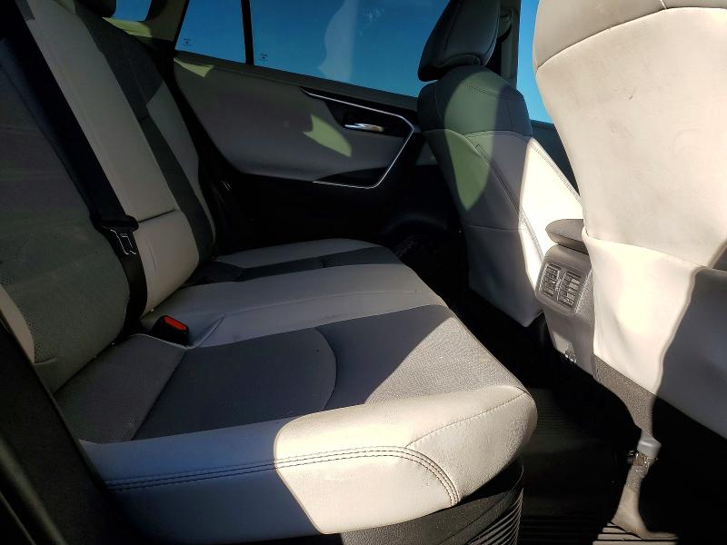 Photo 11 from auction – 2021 TOYOTA RAV4 with VIN 4T3D6RFV7MU025342