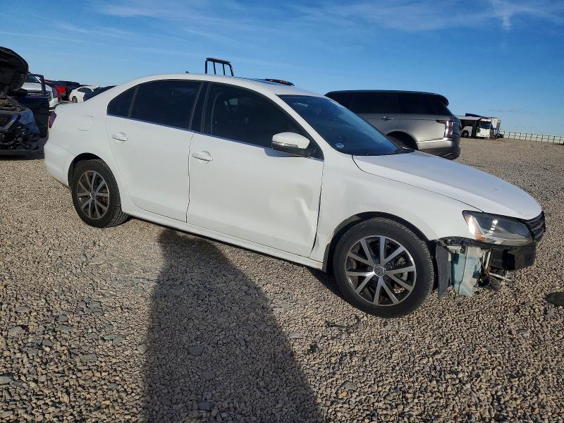 Photo 4 from auction – 2017 VOLKSWAGEN JETTA with VIN 3VWDB7AJ6HM320991