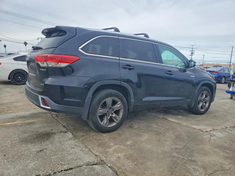 Photo 3 from auction – 2019 TOYOTA HIGHLANDER with VIN 5TDDGRFHXKS058261
