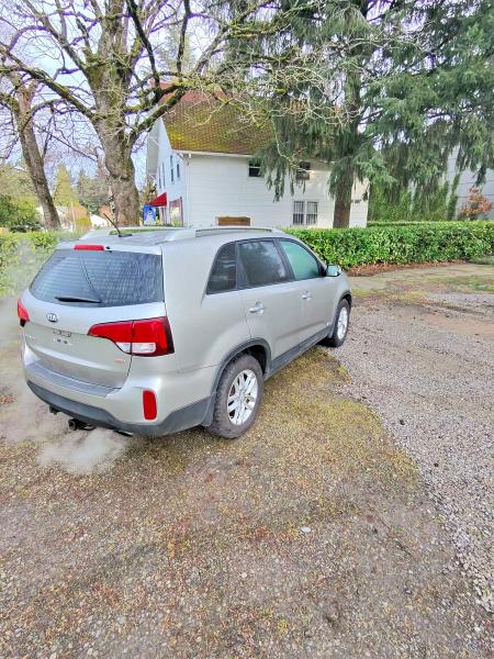 Photo 4 from auction – 2015 KIA SORENTO LX with VIN 5XYKTDA70FG583935