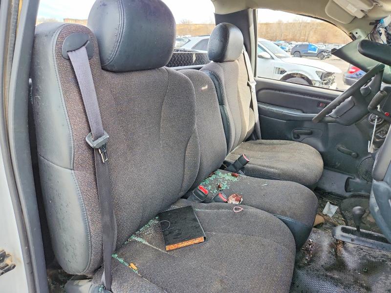 Photo 10 from auction – 2000 CHEVROLET SILVERADO with VIN 1GCEK14T3YE168563