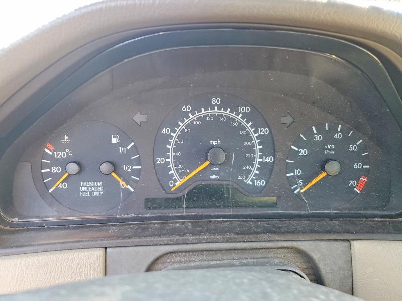 Photo 9 from auction – 1996 MERCEDES-BENZ E with VIN WDBJF55FXTJ010822