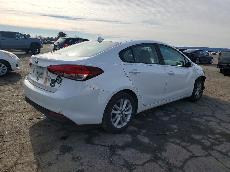 Photo 3 from auction – 2017 KIA FORTE LX with VIN 3KPFL4A72HE152000