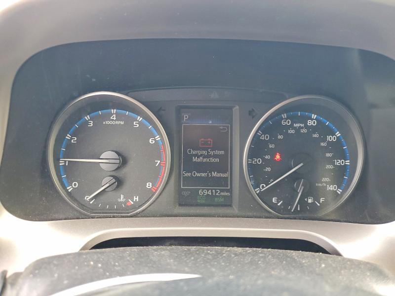 Photo 9 from auction – 2018 TOYOTA RAV4 ADVEN with VIN JTMRFREV3JJ196168