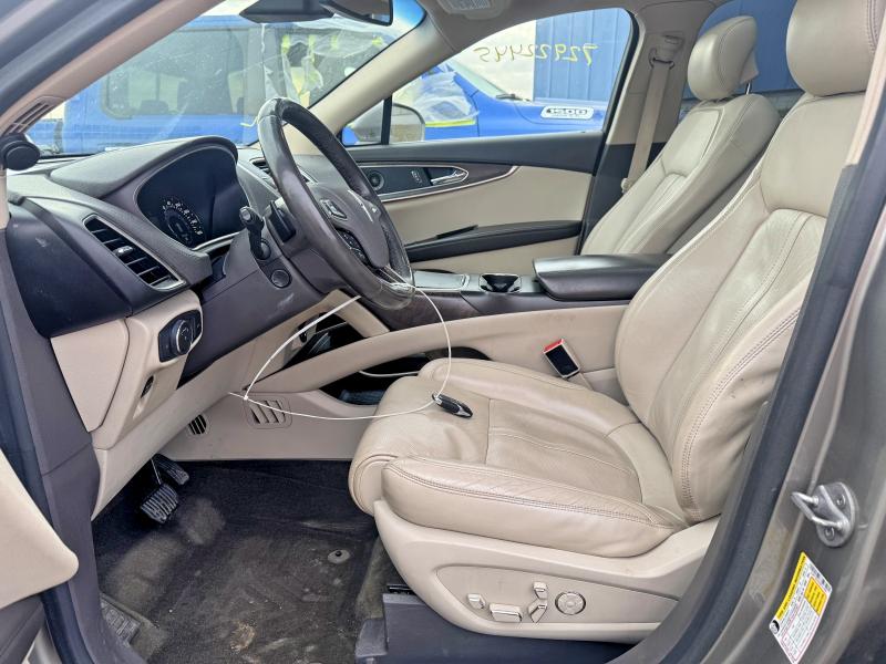 Photo 7 from auction – 2016 LINCOLN MKX RESERV with VIN 2LMTJ8LP5GBL57085