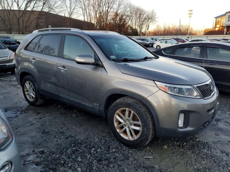 Photo 4 from auction – 2014 KIA SORENTO LX with VIN 5XYKTDA65EG508637