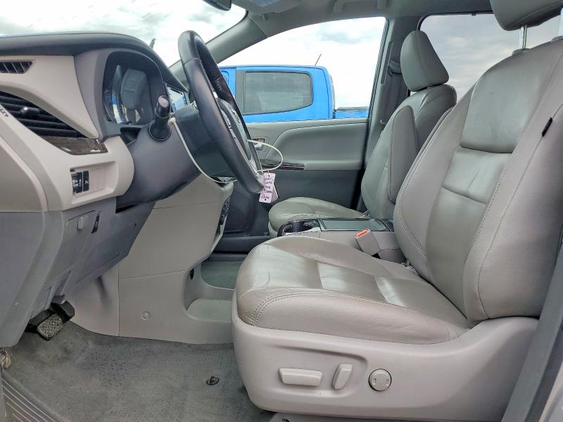 Photo 7 from auction – 2018 TOYOTA SIENNA XLE with VIN 5TDYZ3DC0JS942854