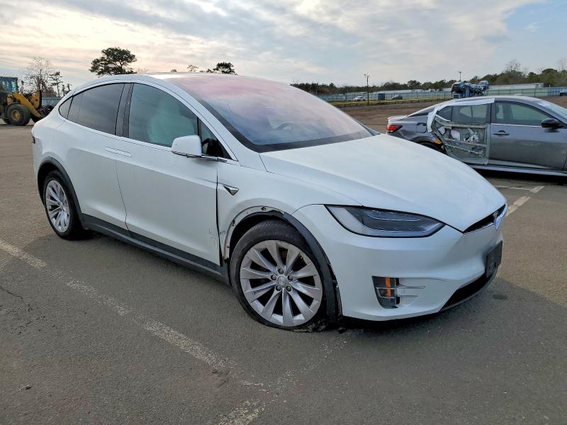Photo 4 from auction – 2018 TESLA MODEL X with VIN 5YJXCAE28JF137373