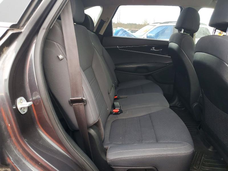 Photo 11 from auction – 2017 KIA SORENTO LX with VIN 5XYPGDA52HG334337