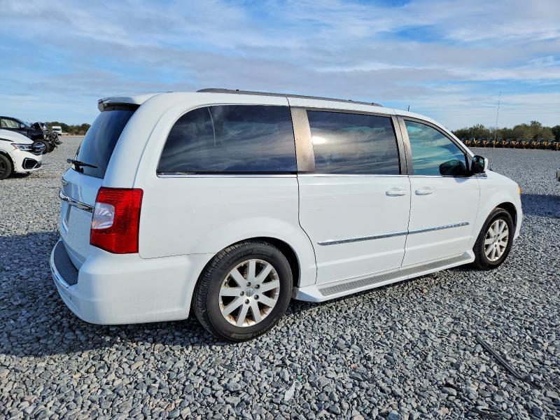 Photo 3 from auction – 2015 CHRYSLER TOWN & COU with VIN 2C4RC1BG5FR596400