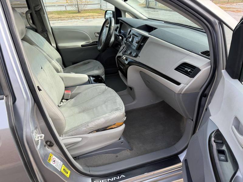 Photo 5 from auction – 2011 TOYOTA SIENNA LE with VIN 5TDKK3DC9BS120873