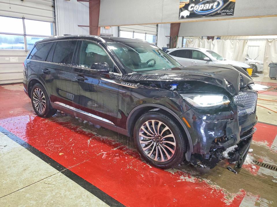 Photo 4 from auction – 2023 LINCOLN AVIATOR with VIN 5LM5J7XC2PGL21723