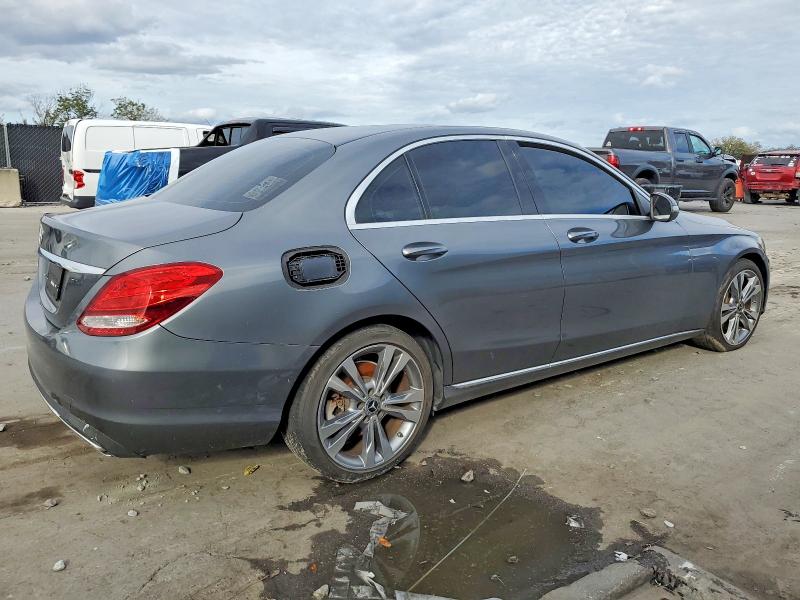 Photo 3 from auction – 2018 MERCEDES-BENZ C with VIN 55SWF4JB2JU247103