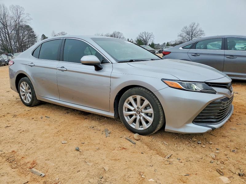 Photo 4 from auction – 2018 TOYOTA CAMRY with VIN 4T1B11HK6JU674757