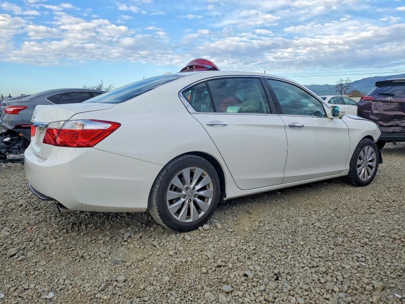 Photo 3 from auction – 2015 HONDA ACCORD with VIN 1HGCR2F85FA138620