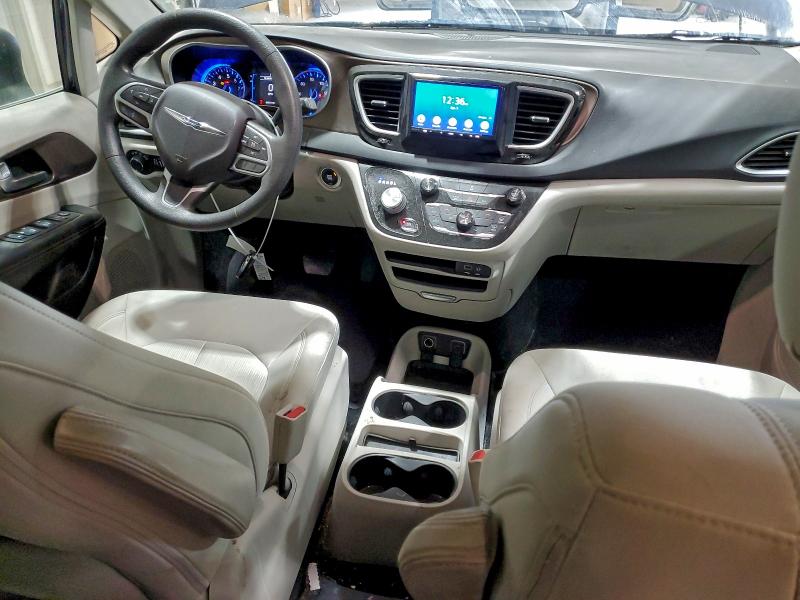 Photo 8 from auction – 2017 CHRYSLER PACIFICA T with VIN 2C4RC1DG8HR638185
