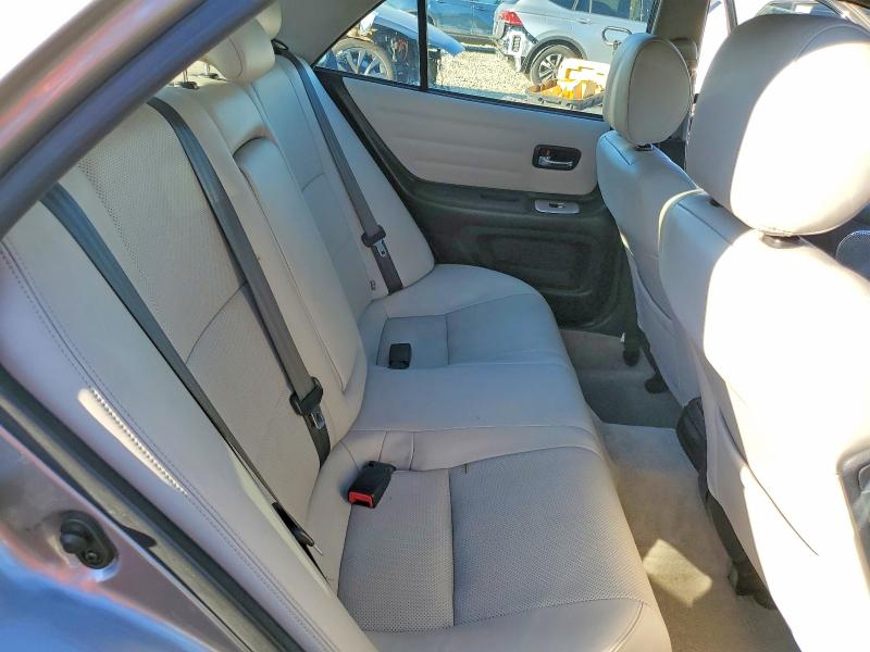 Photo 10 from auction – 2004 LEXUS IS 300 with VIN JTHBD192940088588