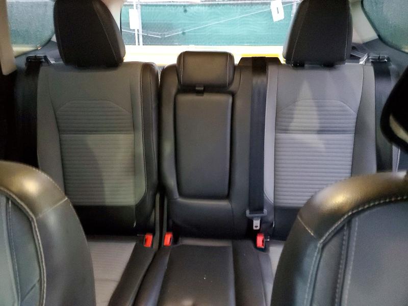 Photo 10 from auction – 2018 FORD ESCAPE SE with VIN 1FMCU9GD8JUC95210